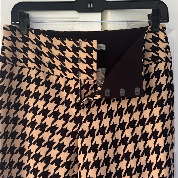 Alice + Olivia Black and Tan Houndstooth Trouser size 2 - Picture 4 of 7